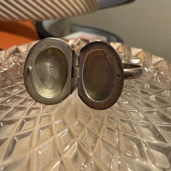 Estate onyx pill Ring size 7 - Picture 8 of 8